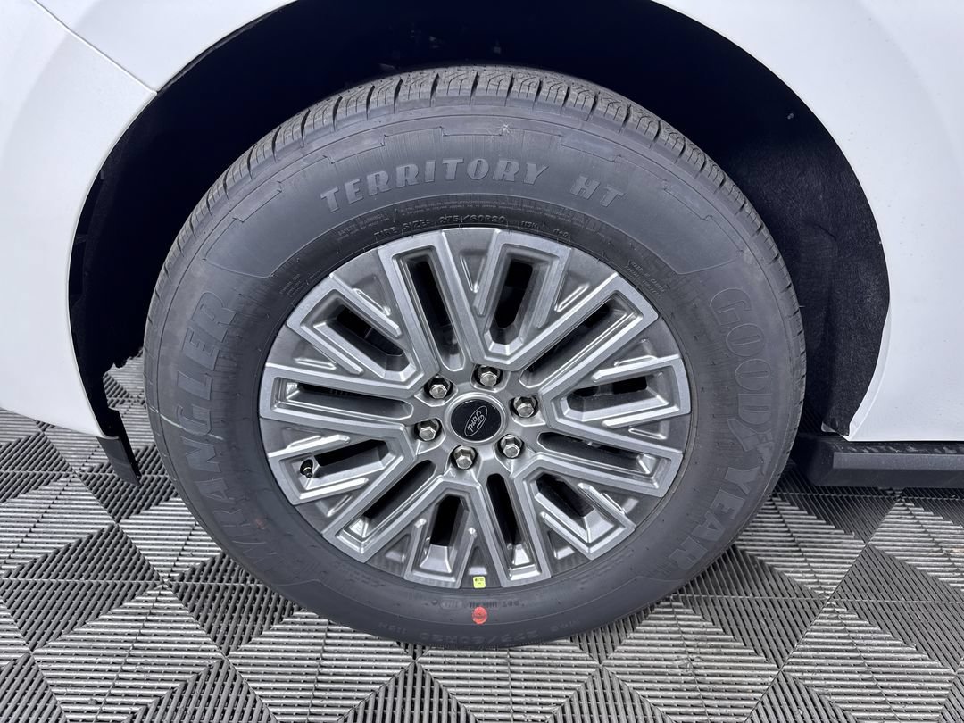 New 2027 Star White Metallic Tri-Coat Ford Platinum image 28