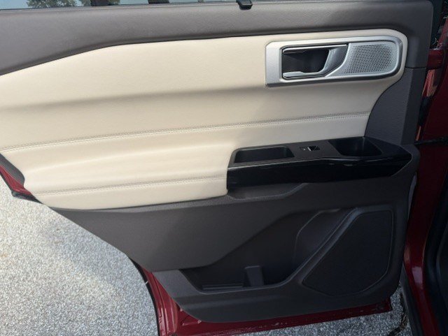 Used 2022 Red Metallic Ford Platinum image 26