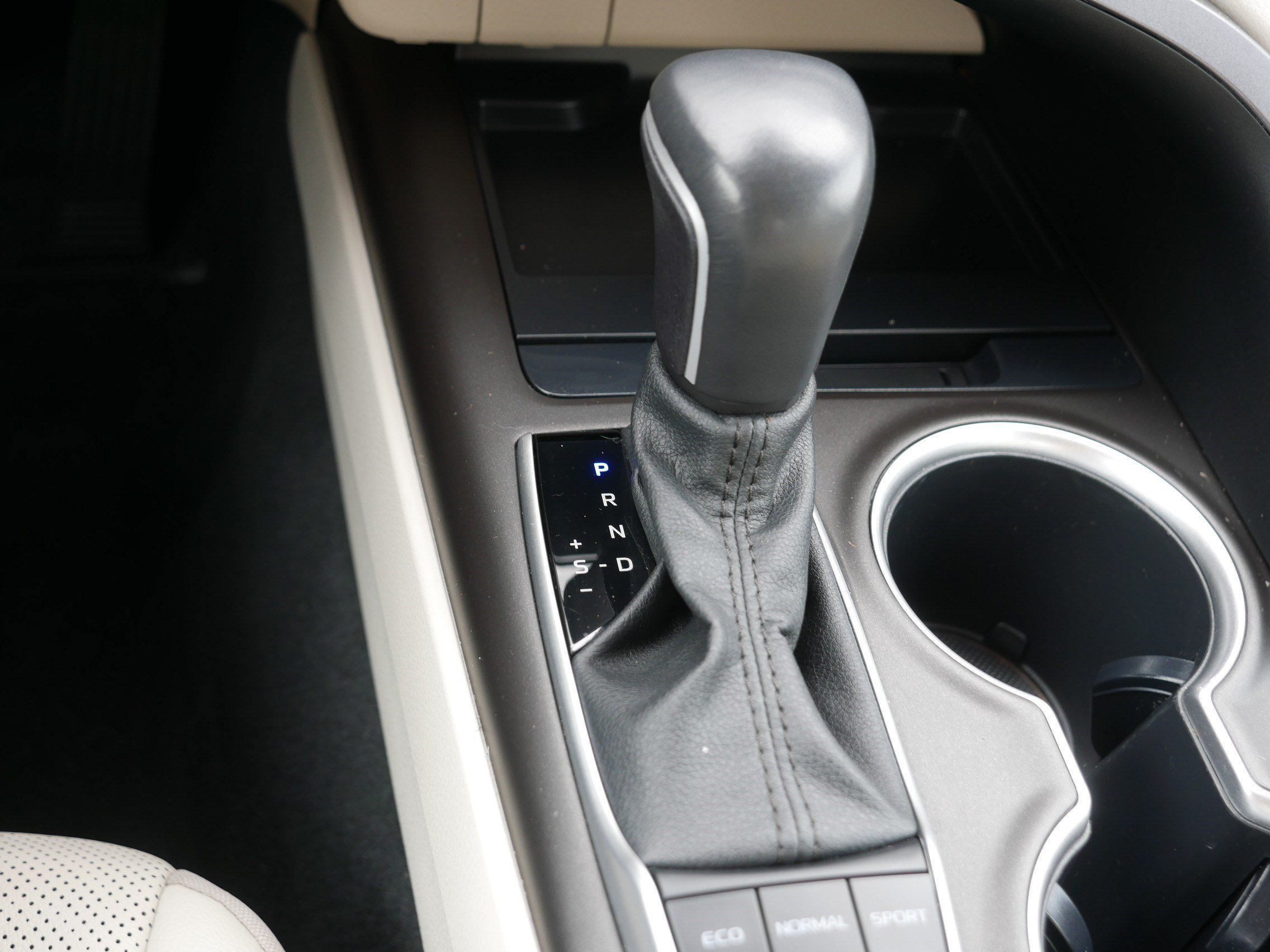 Used 2023 Wind Chill Pearl Toyota XLE image 24