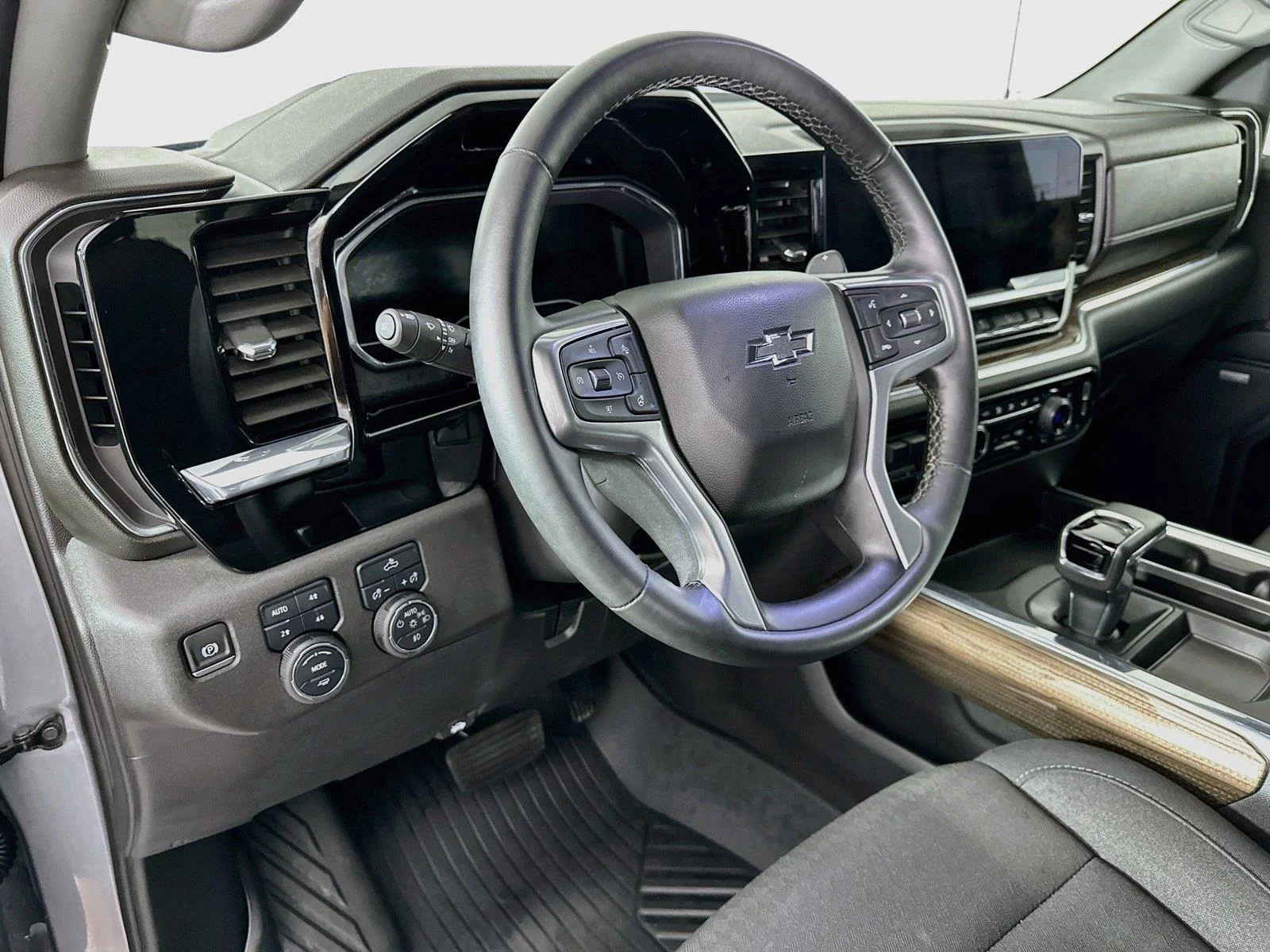 Used 2025 Sterling Gray Metallic Chevrolet LT Trail Boss image 24