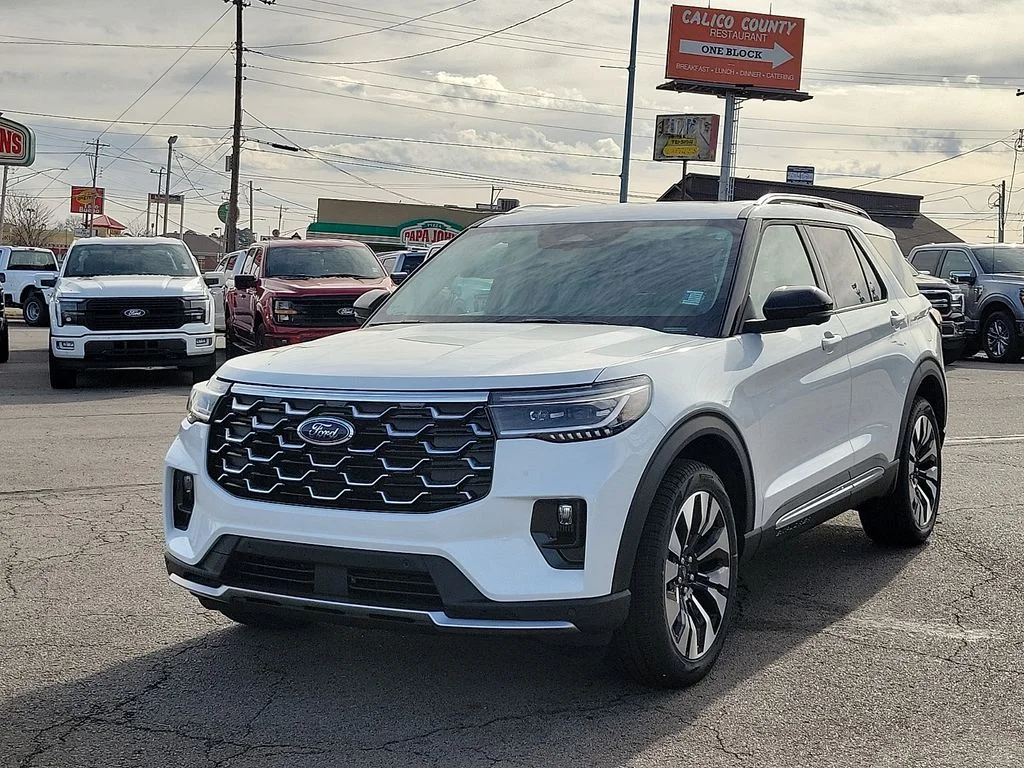 New 2026 Star White Metallic Tri-Coat Ford Platinum™ image 2