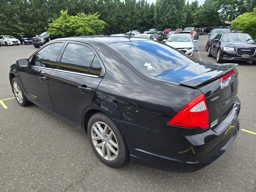 Used 2011  Ford SEL image 5