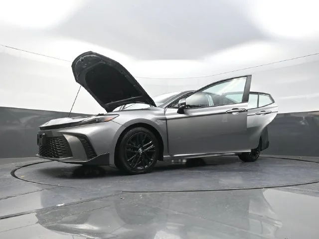 Used 2025  Toyota SE image 41