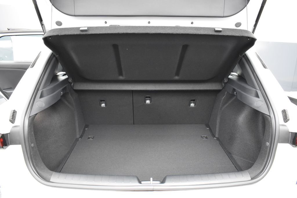New 2026 Snow White Pearl Kia GT-Line image 19