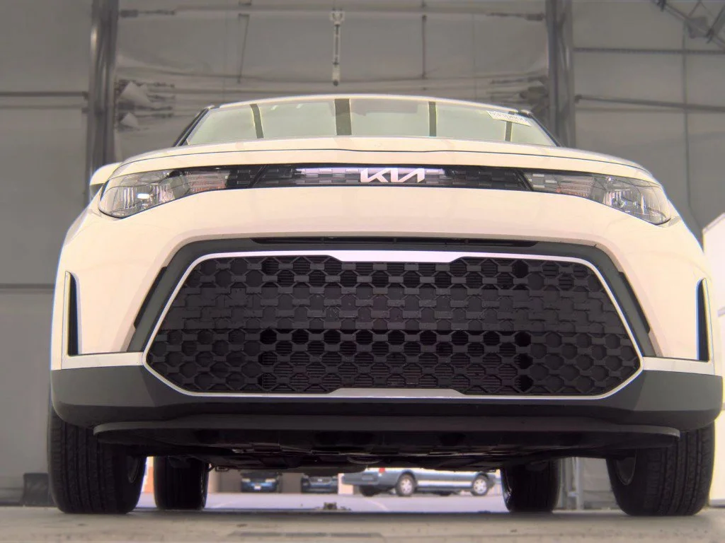 Certified Used 2025 White Kia LX image 3