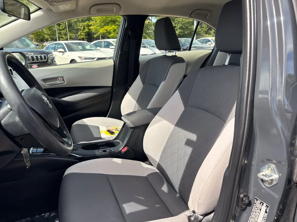 Used 2025  Toyota LE image 14
