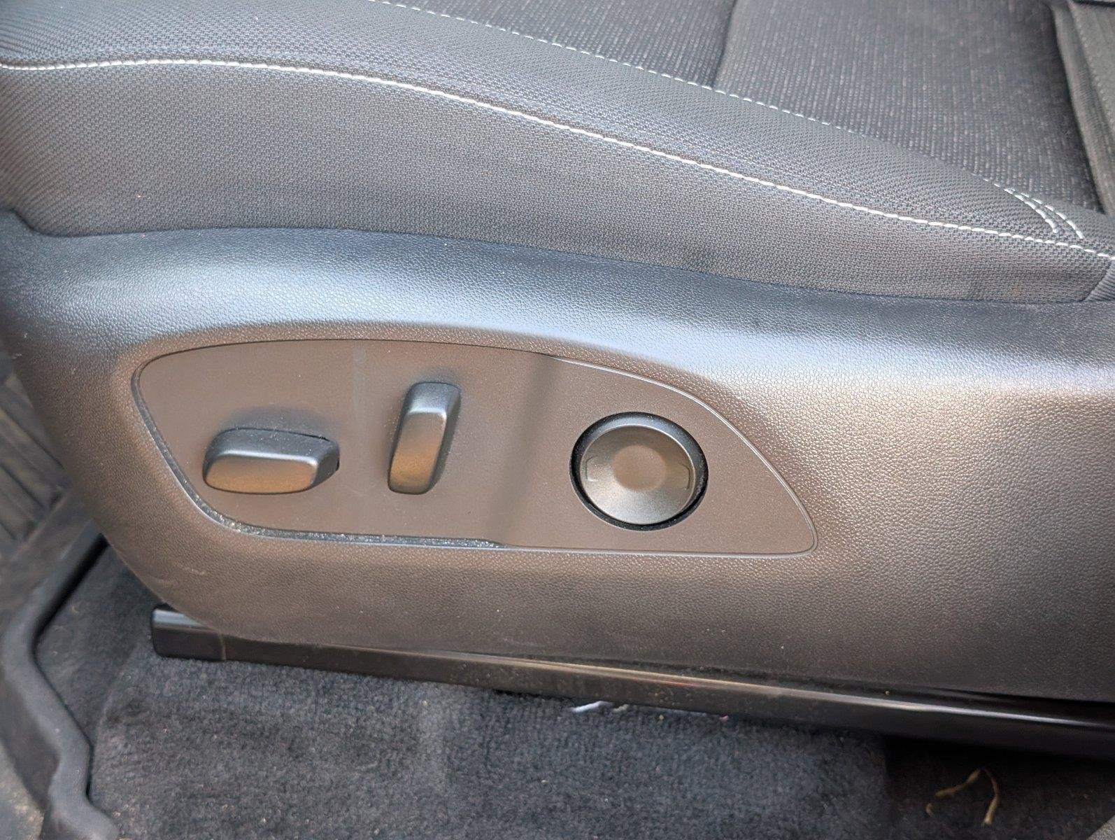 Used 2025 Lakeshore Blue Metallic Chevrolet LT image 17