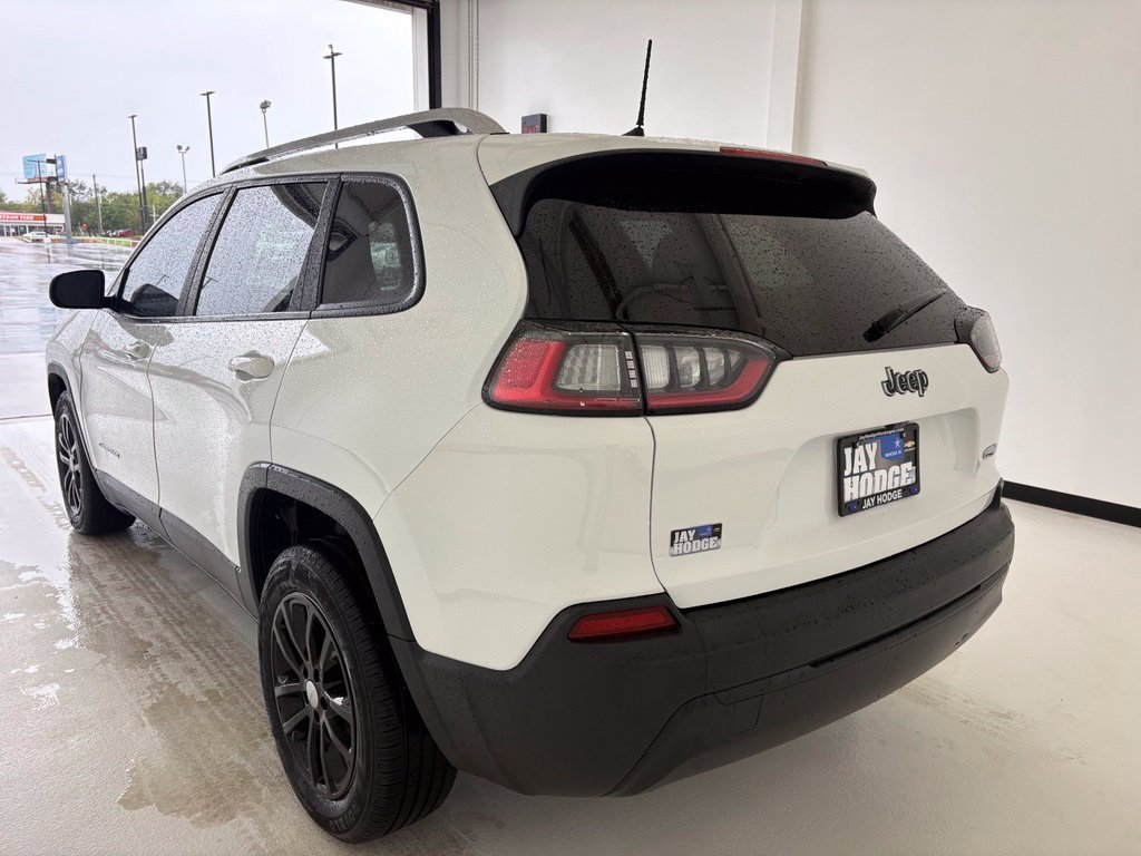 Used 2020 White Jeep Latitude image 17