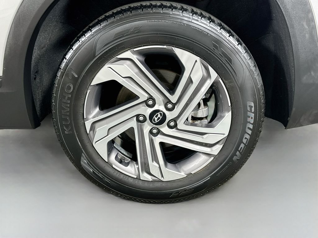 Used 2023 Silver Hyundai SE image 28