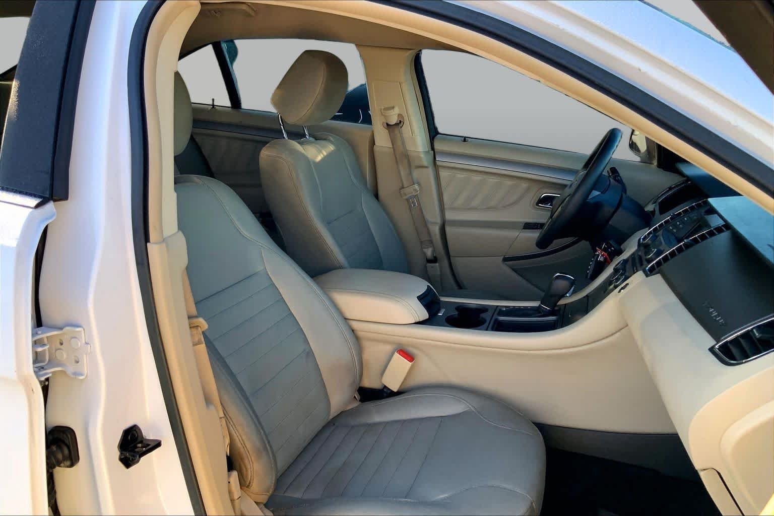 Used 2017 Oxford White Ford SE image 9
