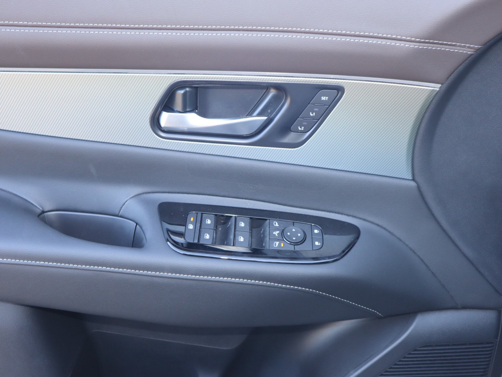 New 2026 Gun Metallic Nissan Platinum image 24