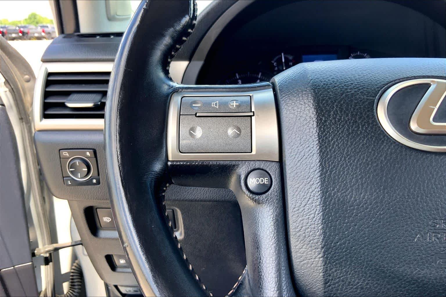 Used 2015 Silver Lining Metallic Lexus  image 23