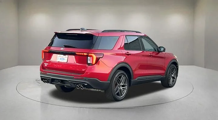 New 2026 Rapid Red Metallic Tinted Clearcoat Ford ST-Line image 4