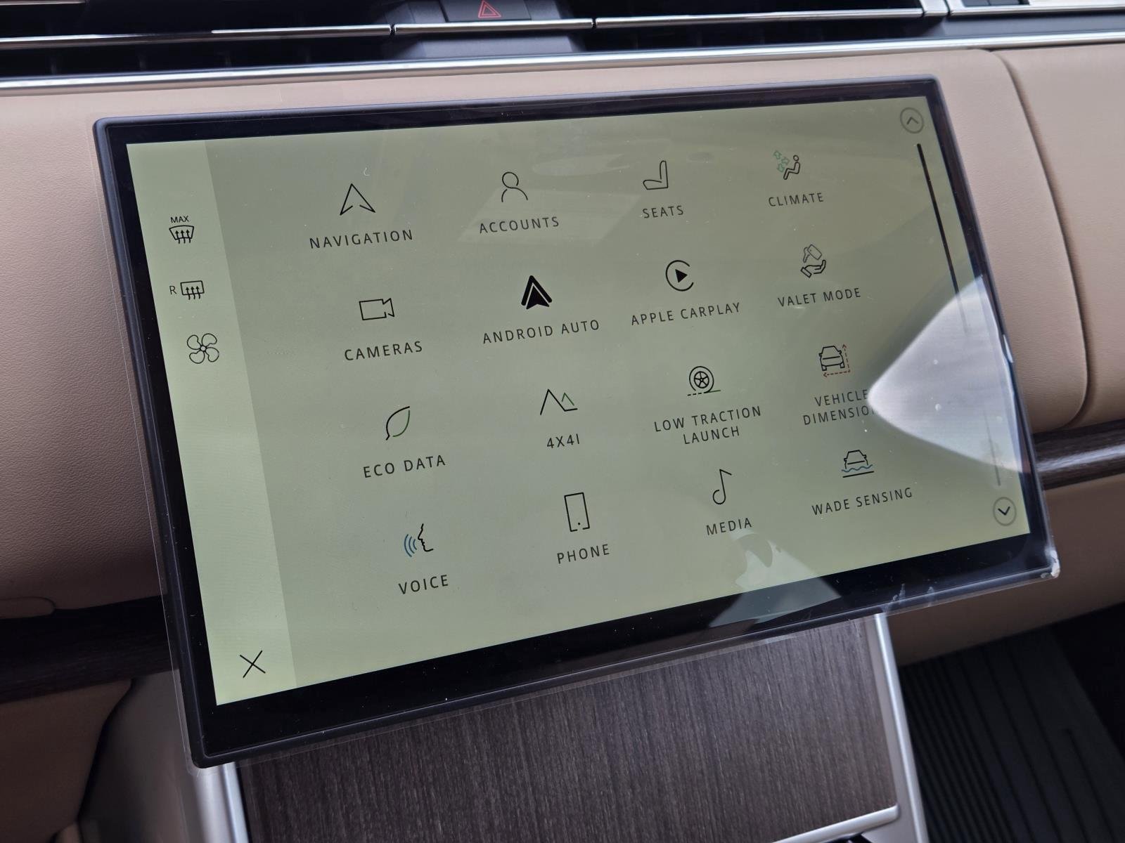 New 2026 Eiger Grey Land Rover SE image 24
