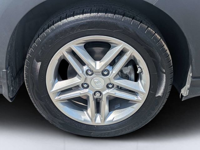 Used 2019 White Hyundai SE image 11