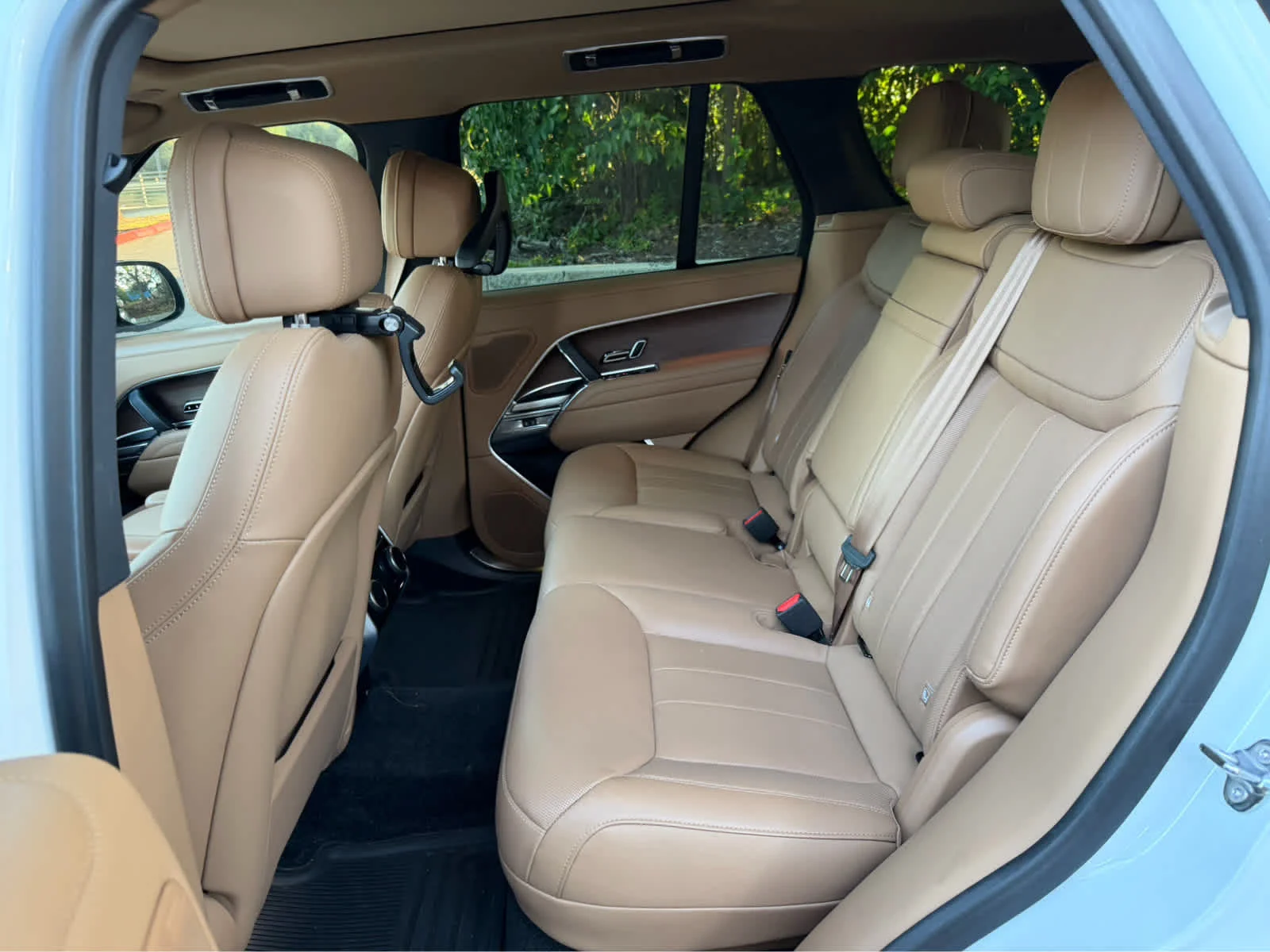 Used 2025 WHITE Land Rover SE image 7