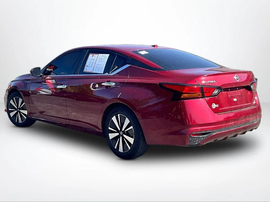 Used 2021 Red Nissan 2.5 SV image 11