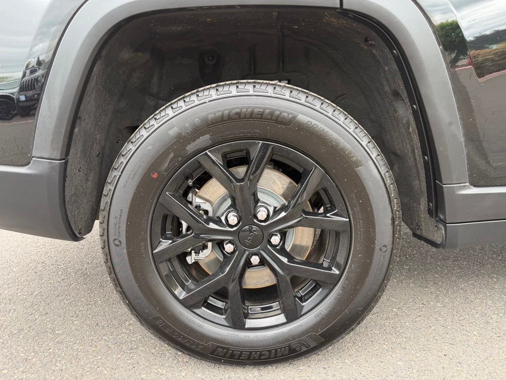 Used 2025 Black Jeep Altitude X image 9