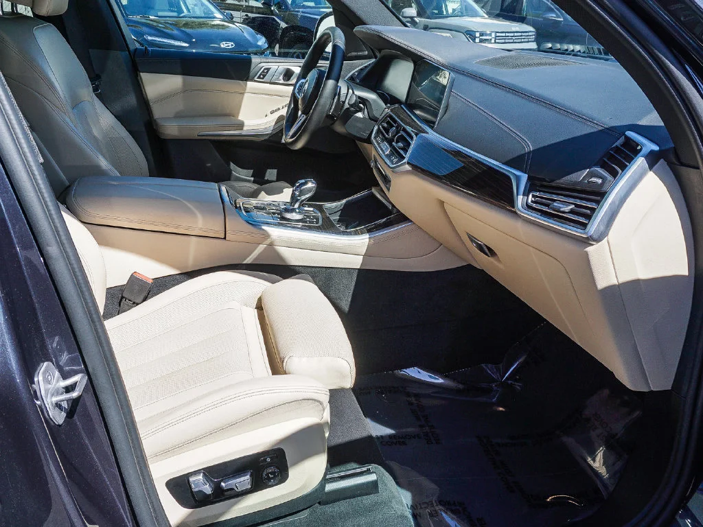 Used 2021 Gray BMW xDrive40i image 13