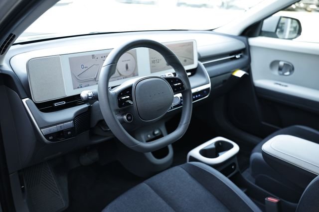 Used 2023 Cyber Gray Hyundai SE image 17