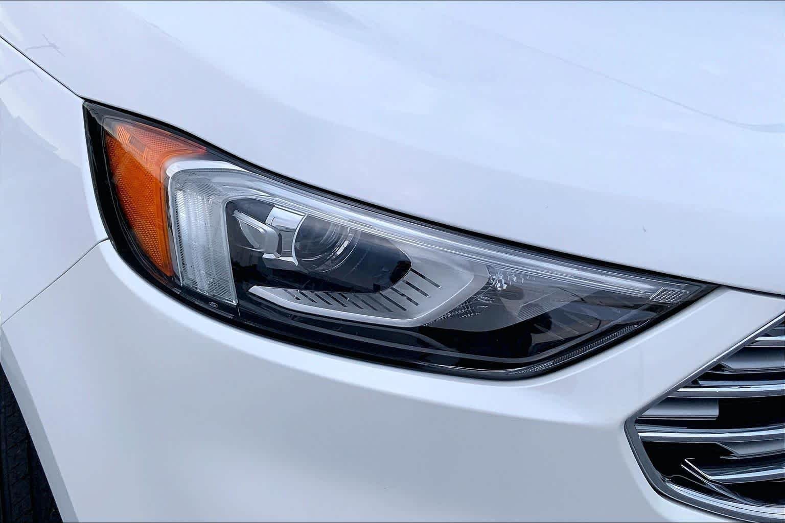 Used 2022 Star White Metallic Tri-Coat Ford Titanium image 26