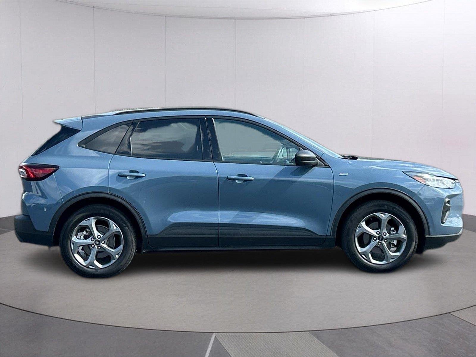 Used 2025 Vapor Blue Ford ST-Line image 7