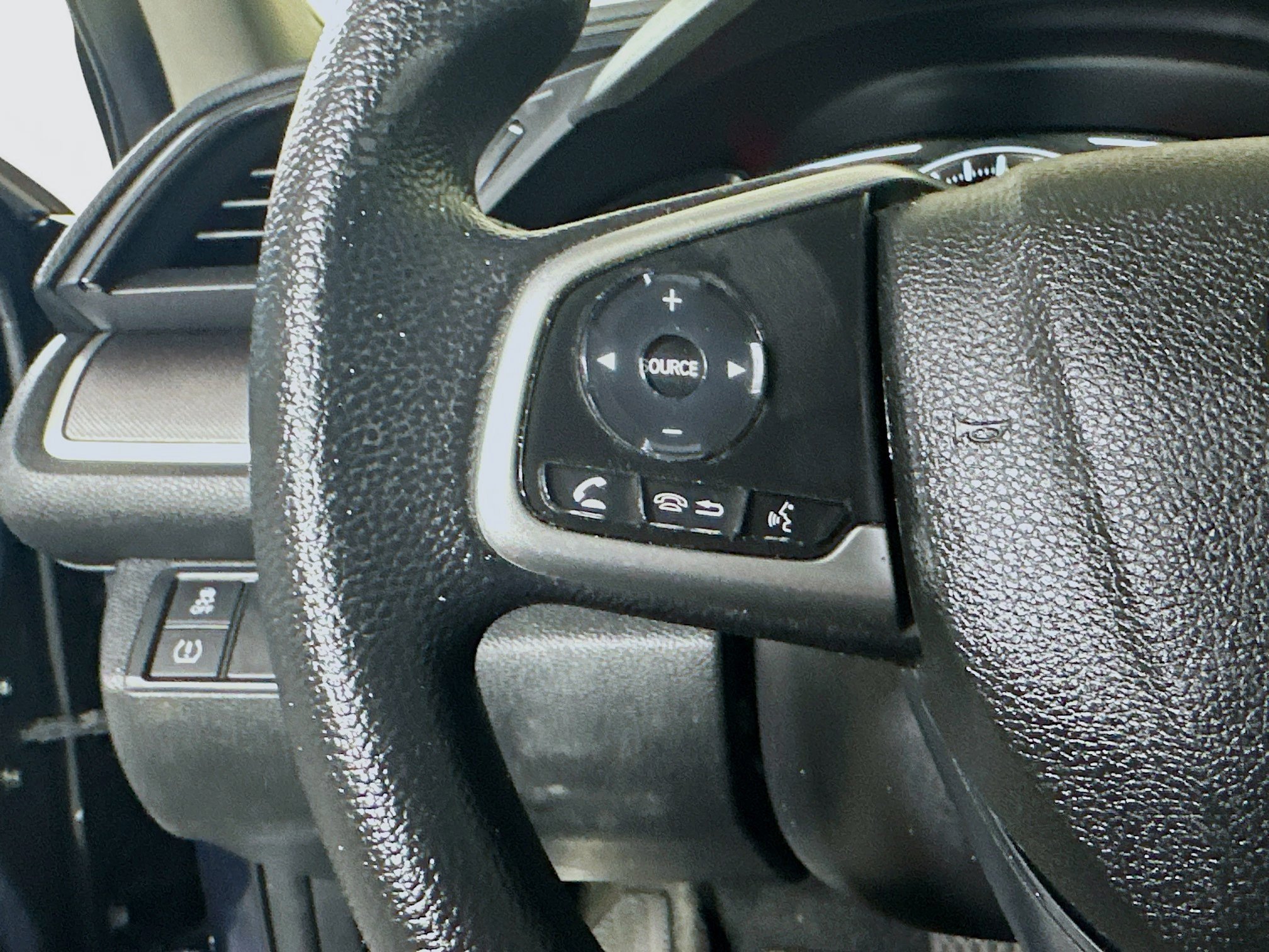 Used 2018 Gray Honda LX image 16