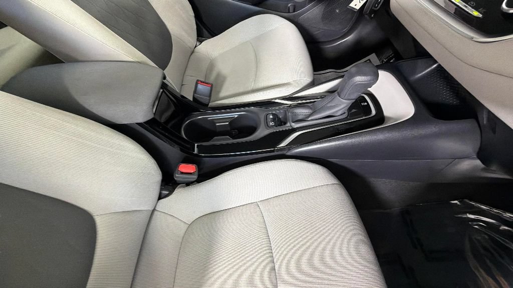 Used 2020 Silver Toyota LE image 33