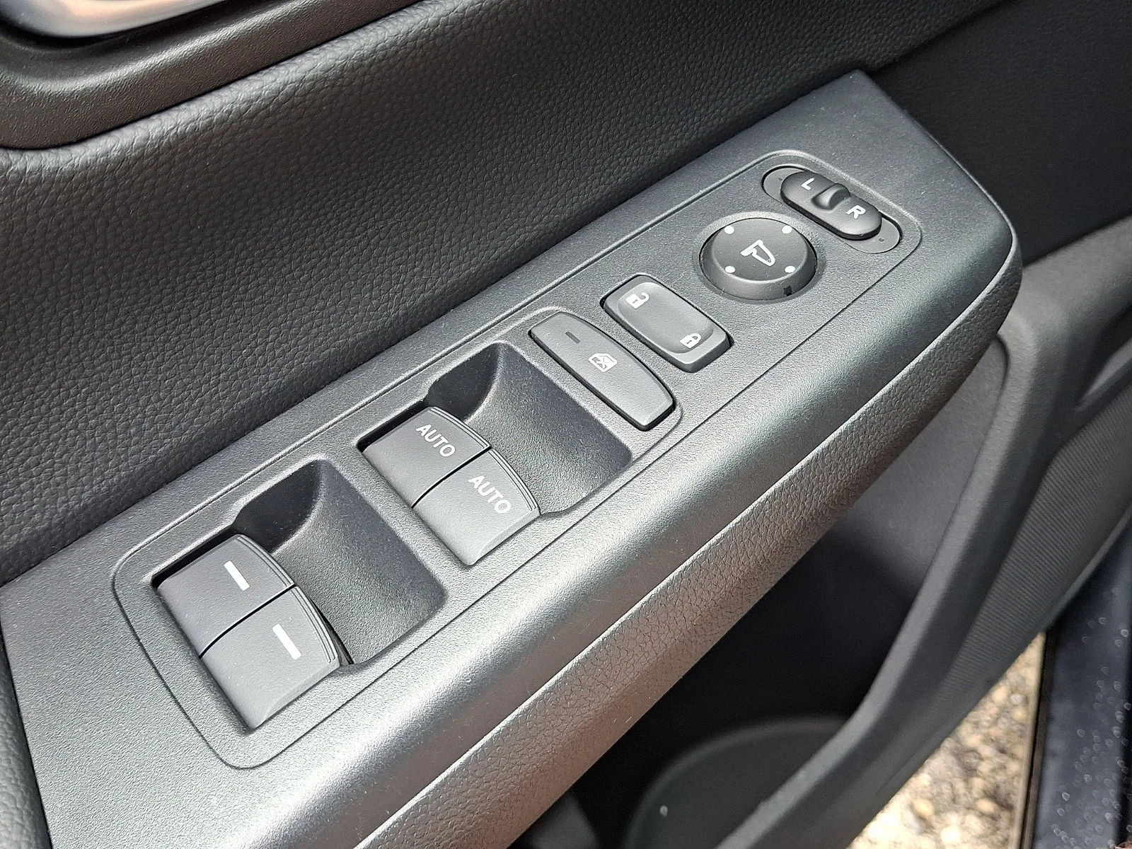 2023 Honda CR-V Sport - Photo 24
