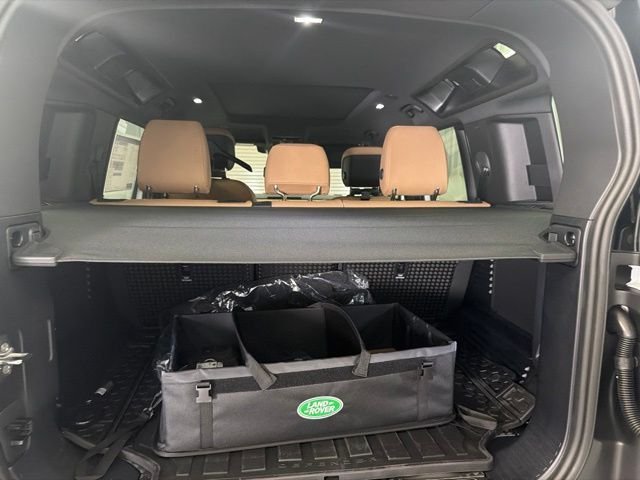 New 2026 Fuji White Land Rover S image 29