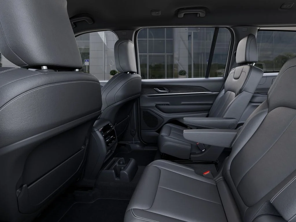 New 2025 Silver Zynith Exterior Paint Jeep Limited image 24