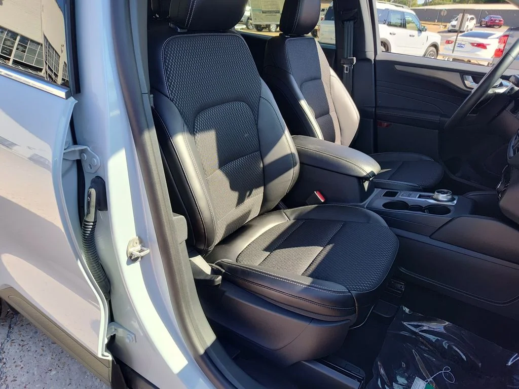 New 2025 Space Silver Metallic Ford Plug-in Hybrid image 11