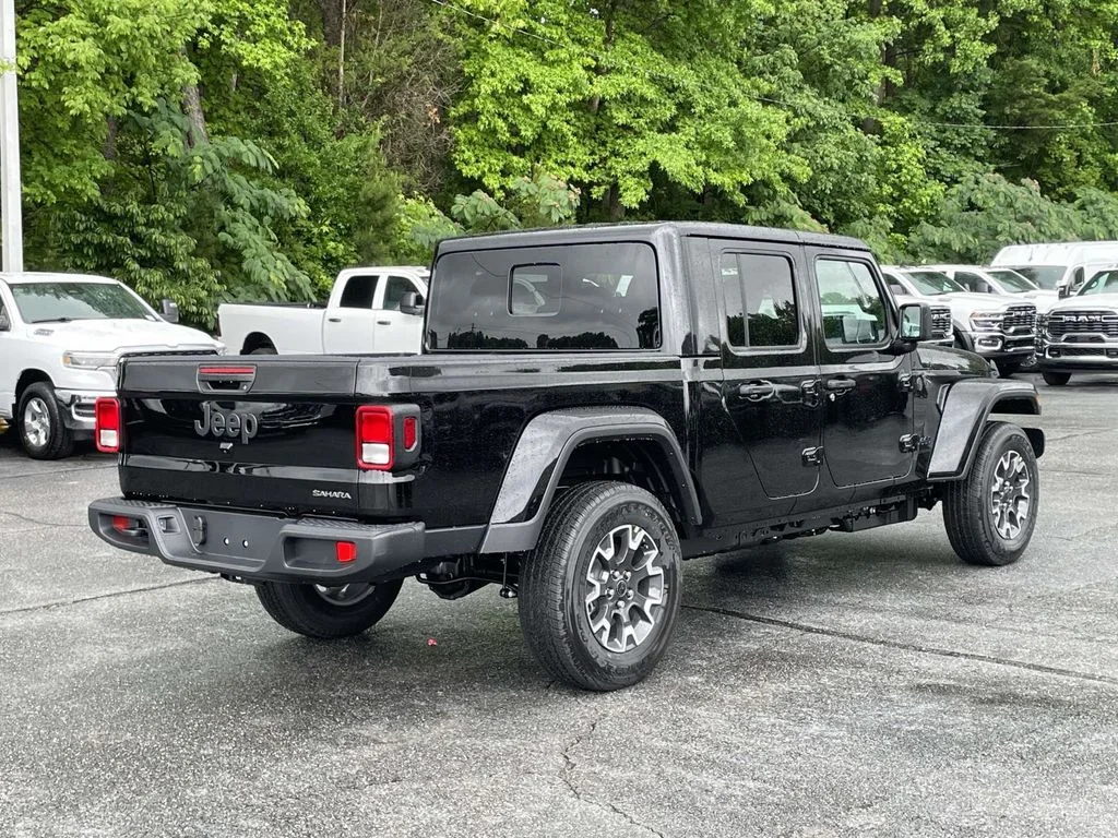New 2026 Black Clear-Coat Exterior Paint Jeep Sahara image 8