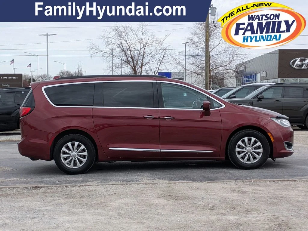 Used 2017 Chrysler Pacifica Touring-L with VIN 2C4RC1BG1HR678109 for sale in Tinley Park, IL