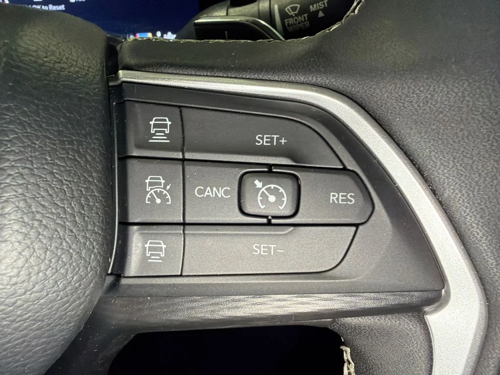 Certified Used 2025 Velvet Red Pearlcoat Jeep Altitude image 26