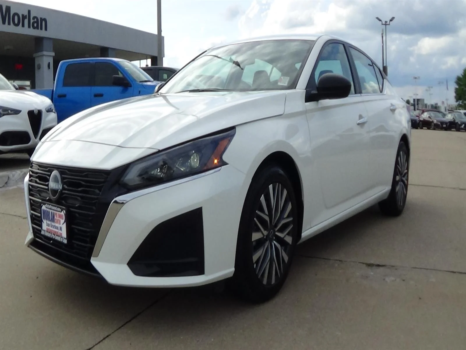 Certified Used 2025 Glacier White (qak) Nissan 2.5 SV image 2