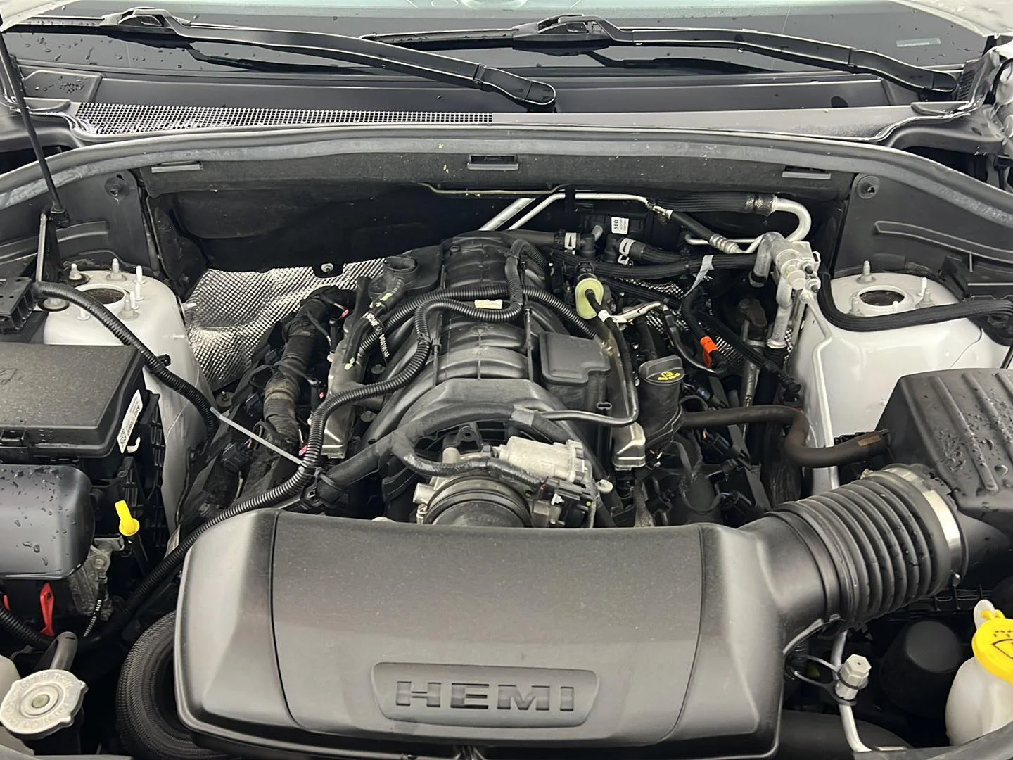 Used 2025 White Knuckle Clearcoat Dodge R/T Plus image 34