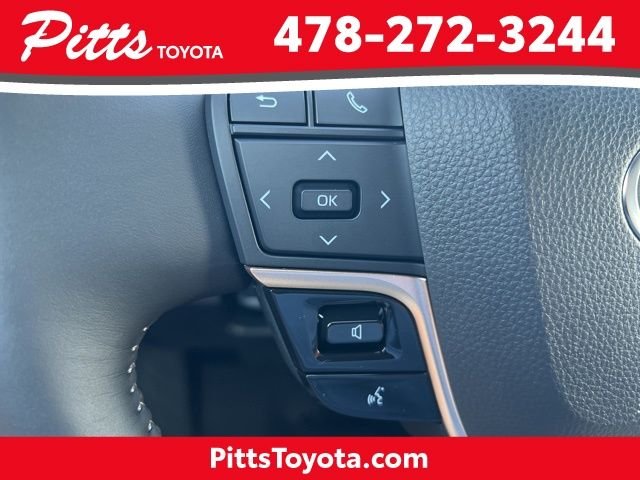 2026 Toyota Crown XLE - Photo 17