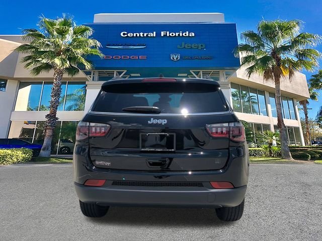 New 2026 Diamond Black Crystal Pearl-Coat Exterior Paint Jeep  image 6