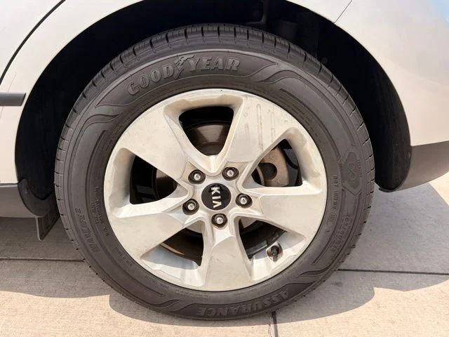 Used 2018 Silver Kia Base image 5
