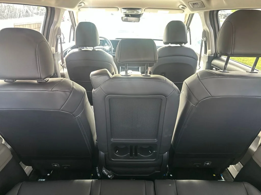 New 2027 White Kia LXS image 18