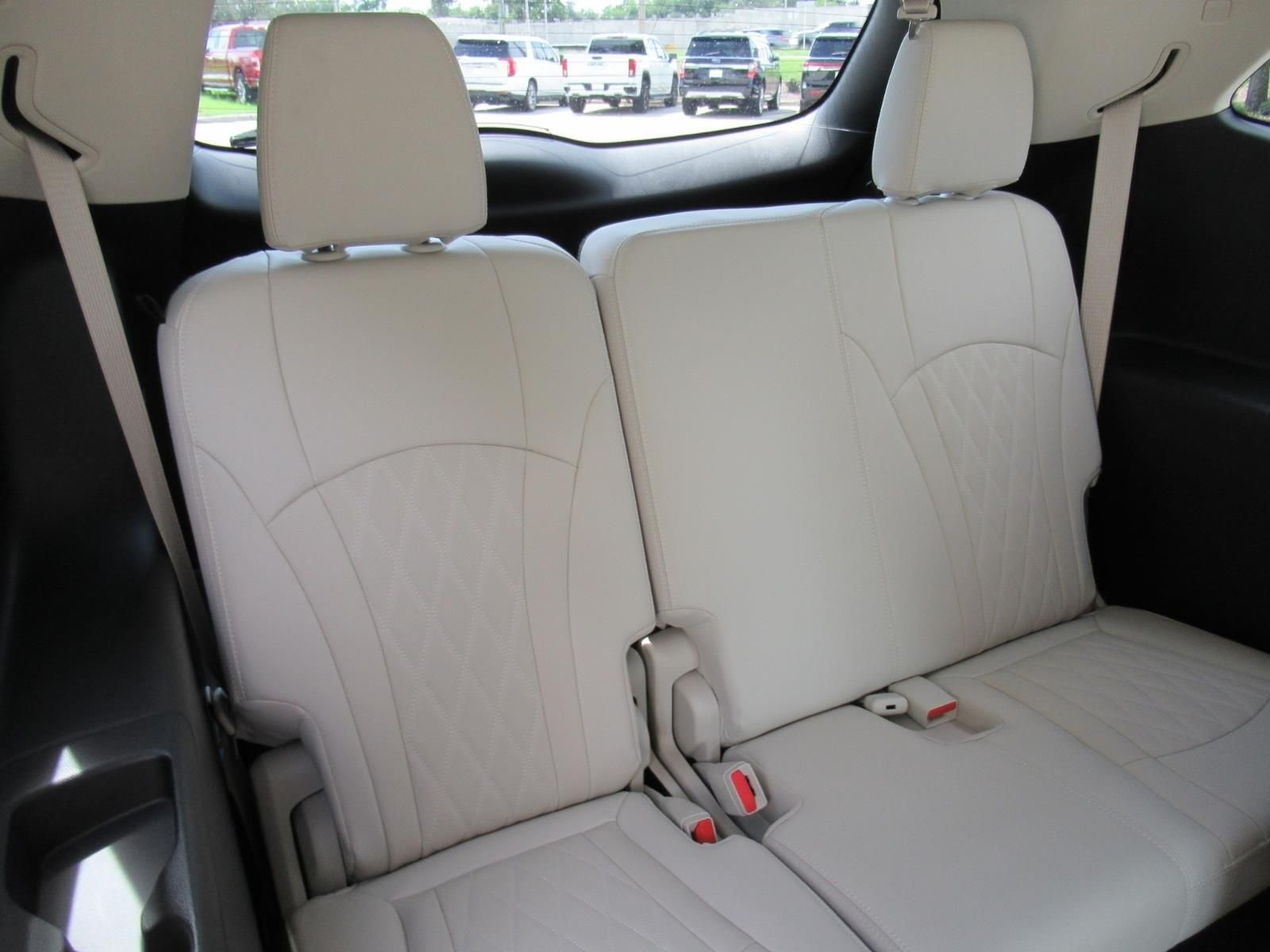Used 2024 White Buick Avenir image 38