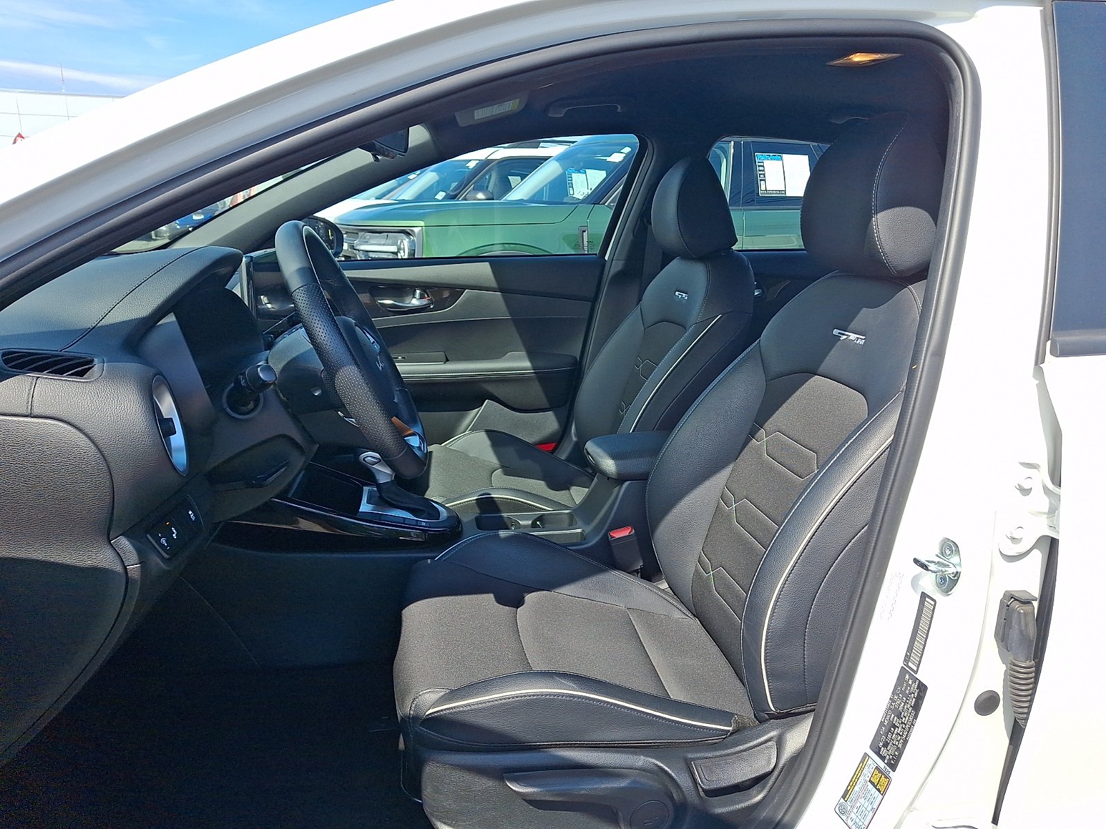 Used 2023 Snow White Pearl - SWP Kia GT-Line image 13