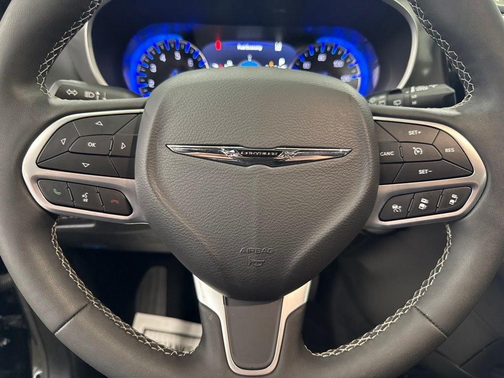 Used 2026 Black Chrysler Select image 28
