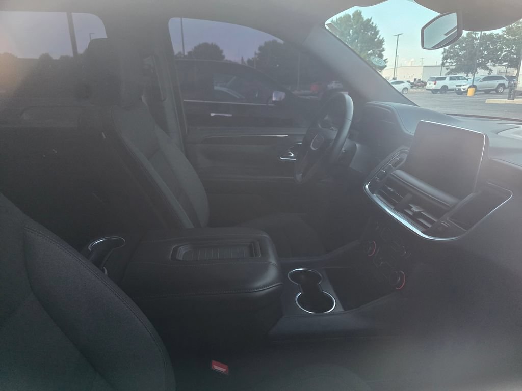 Used 2024 Midnight Blue Metallic GMC SLE image 4