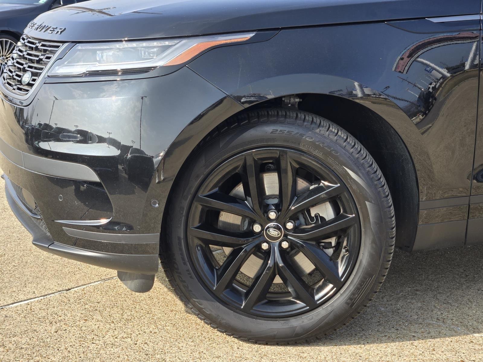 Used 2026 Santorini Black Metallic Land Rover S image 7