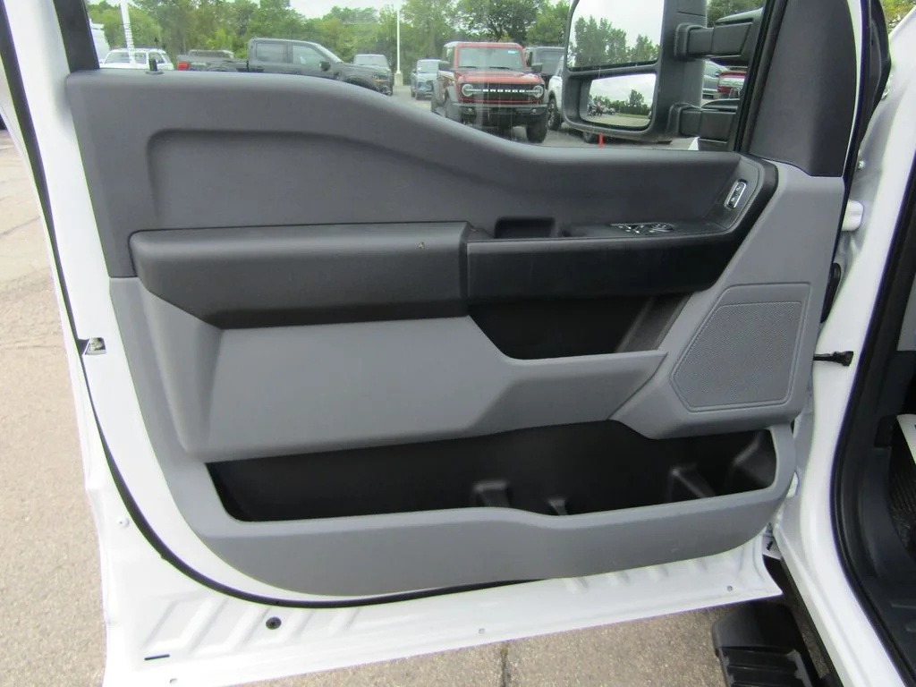 New 2026 Oxford White Ford F-250® XL image 15