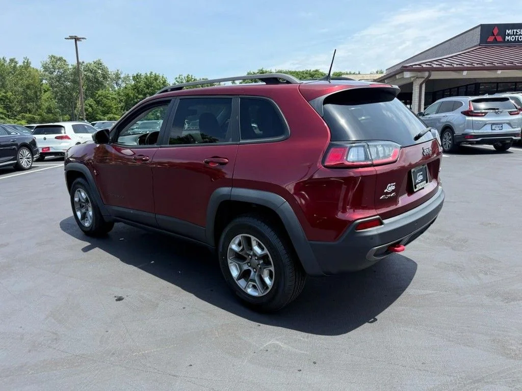 Used 2019 Red Jeep Trailhawk image 4