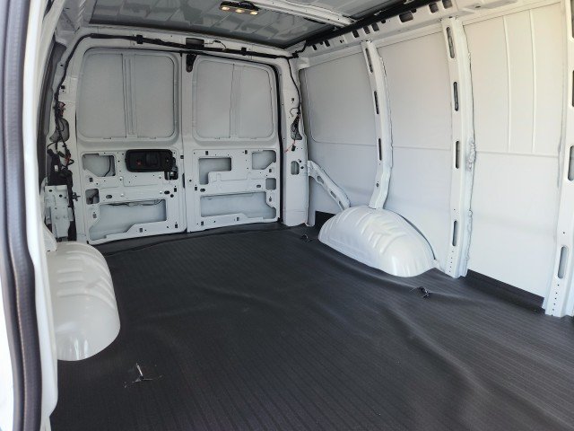 2025 Chevrolet Express Cargo Work Van - Photo 10