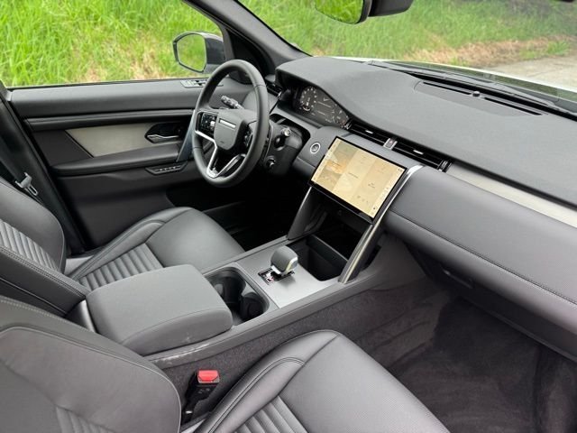 New 2026 Fuji White LAND ROVER Landmark Edition image 19